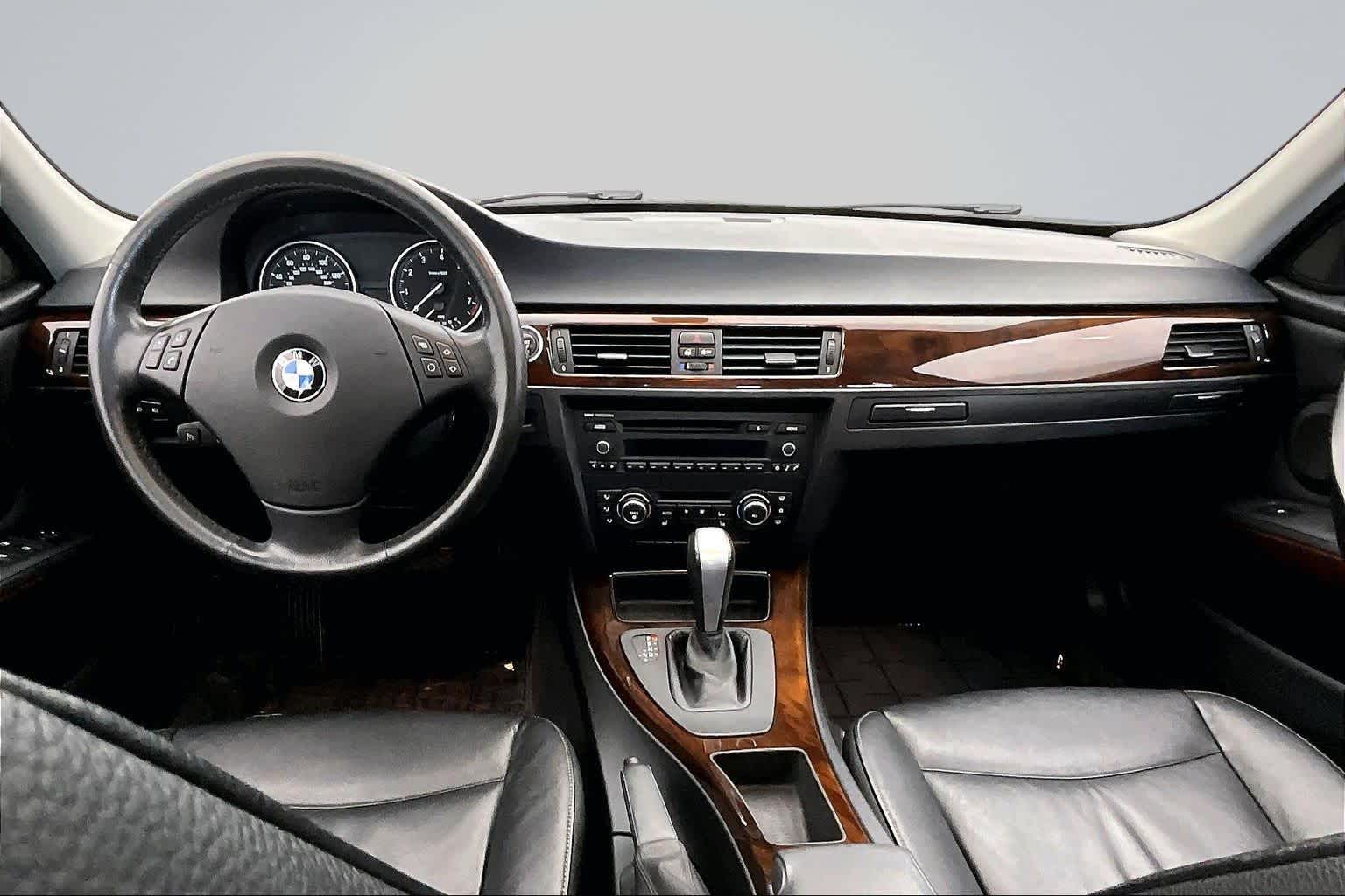 Thumbnail: 2011 BMW 3 Series - 10