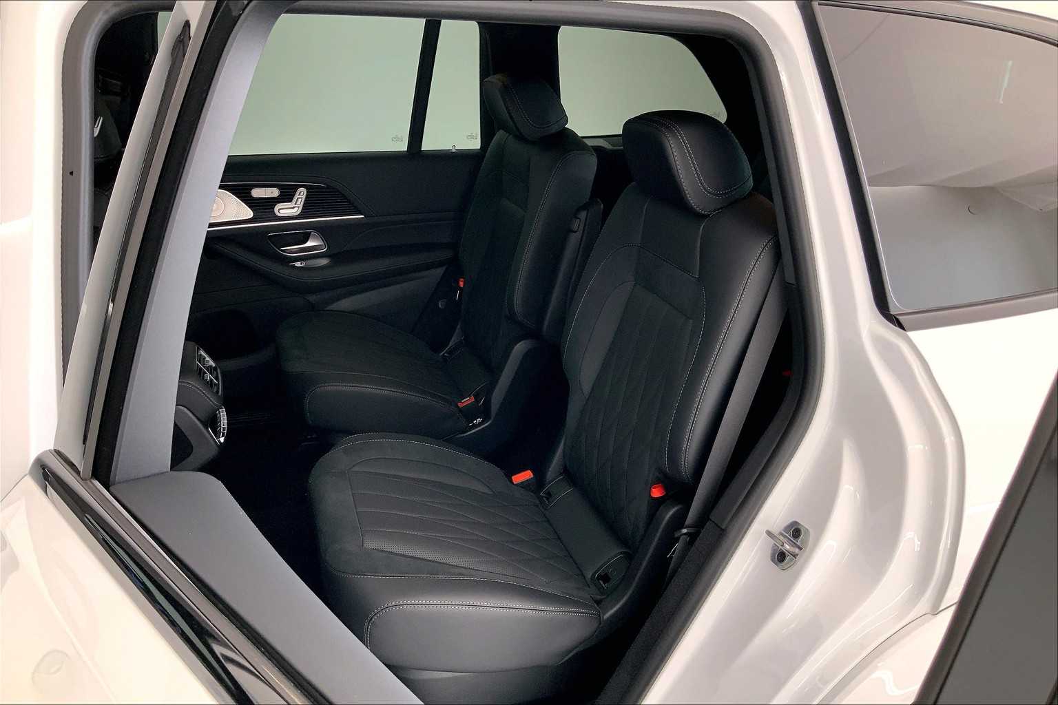 Thumbnail: 2025 Mercedes-Benz GL-Class - 13