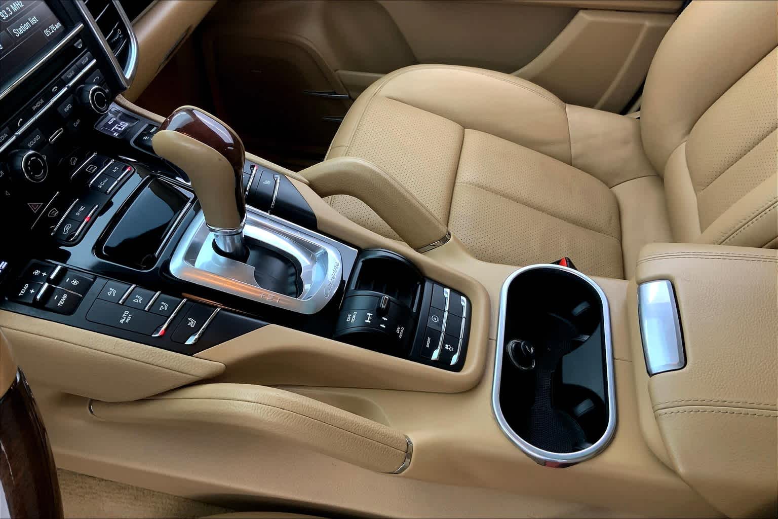 Thumbnail: 2015 Porsche Cayenne - 17