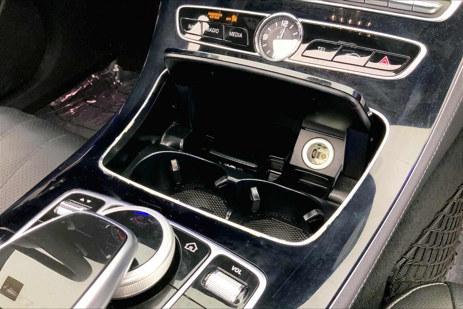 Thumbnail: 2017 Mercedes-Benz E-Class - 26