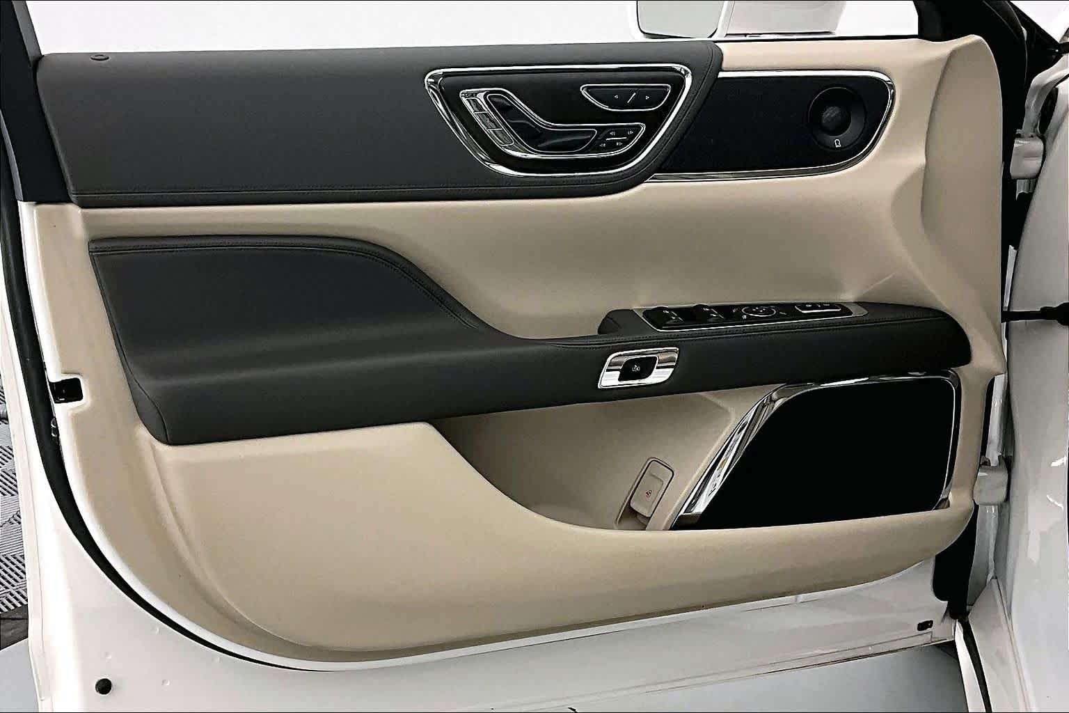 Thumbnail: 2017 Lincoln Continental - 23