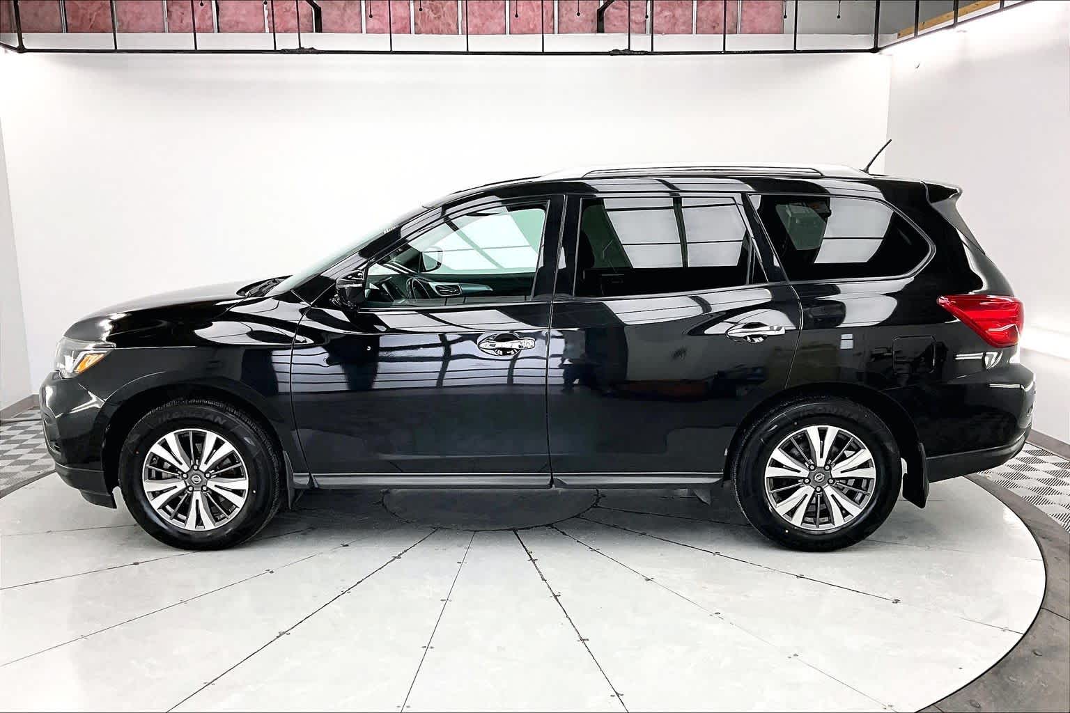 2017 Nissan Pathfinder SL -
                  Urbandale, IA