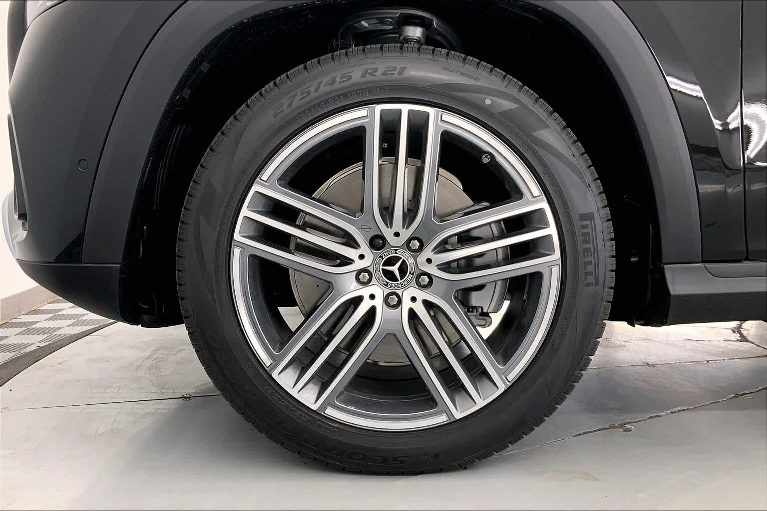 2025 Mercedes-Benz GLS 450 4MATIC 8
