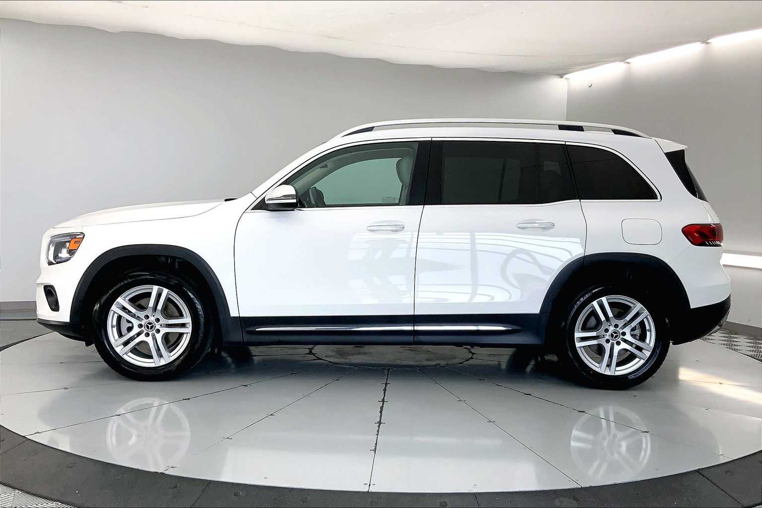 Thumbnail: 2021 Mercedes-Benz GLB - 3