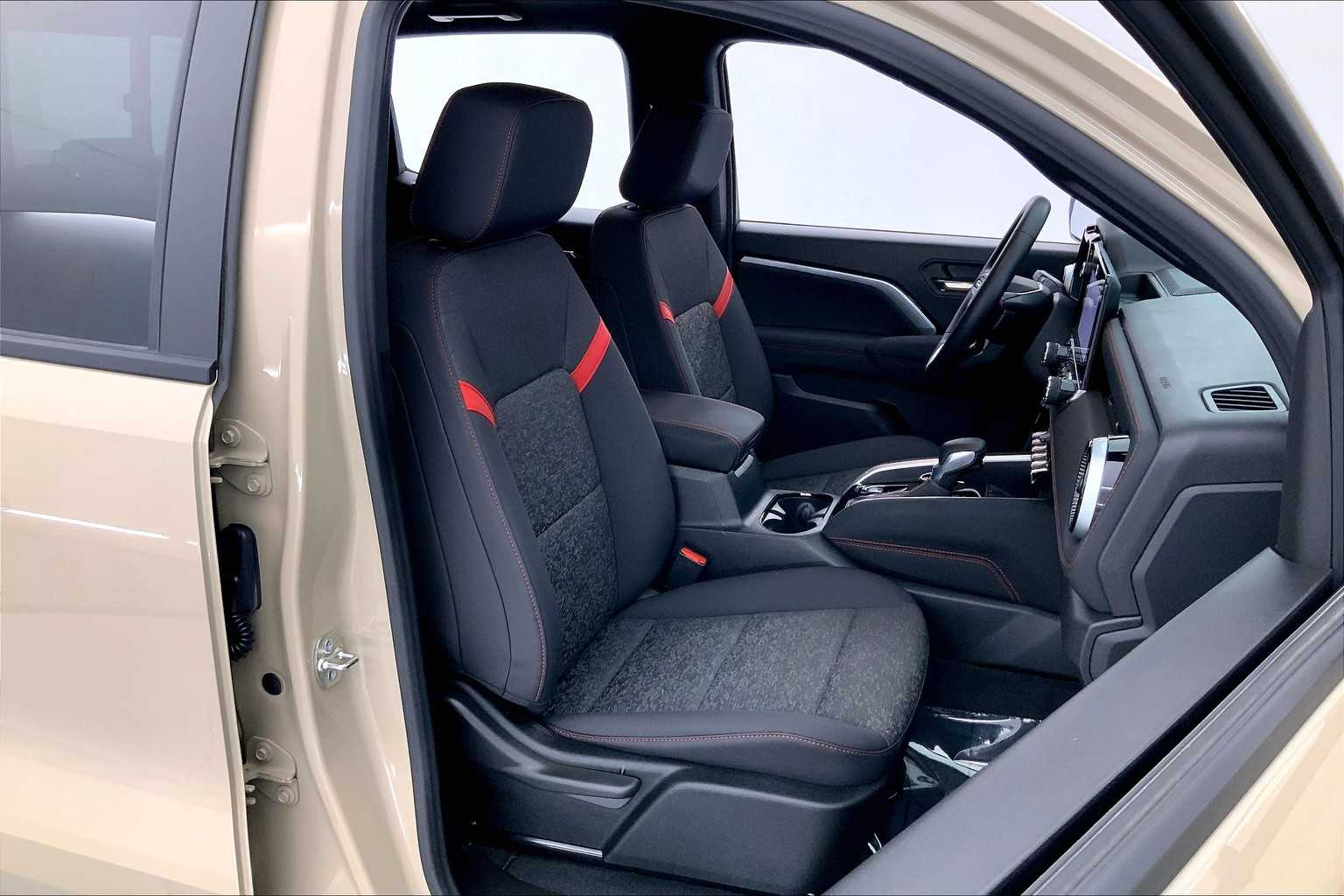 Thumbnail: 2024 Chevrolet Colorado - 14