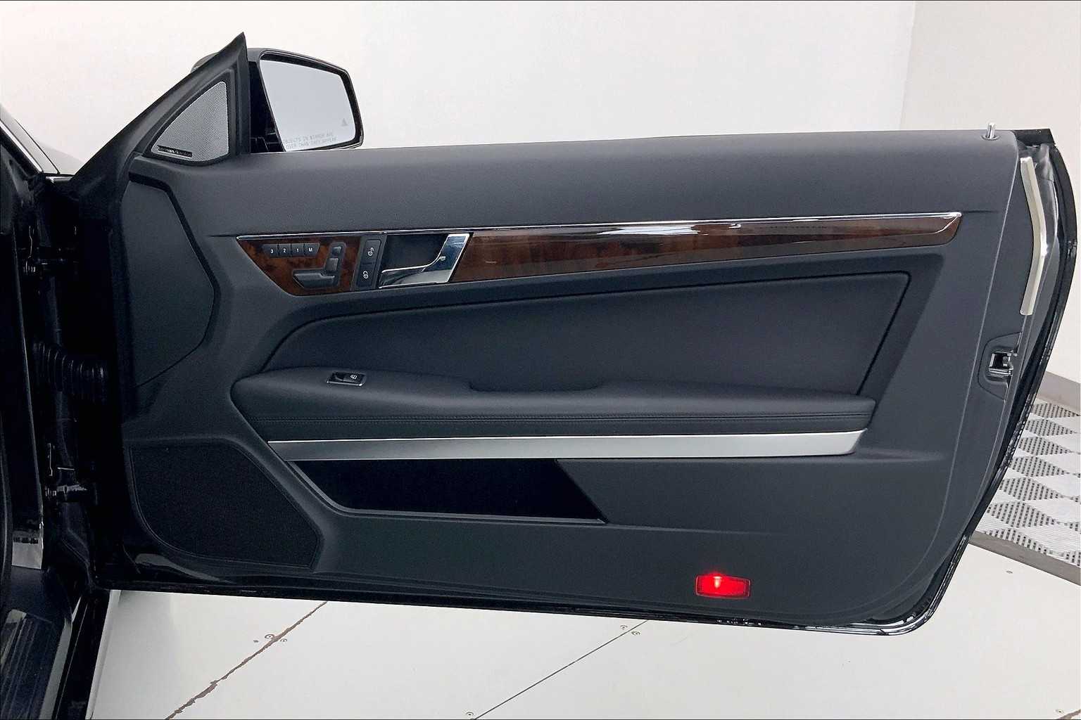 Thumbnail: 2013 Mercedes-Benz E-Class - 23