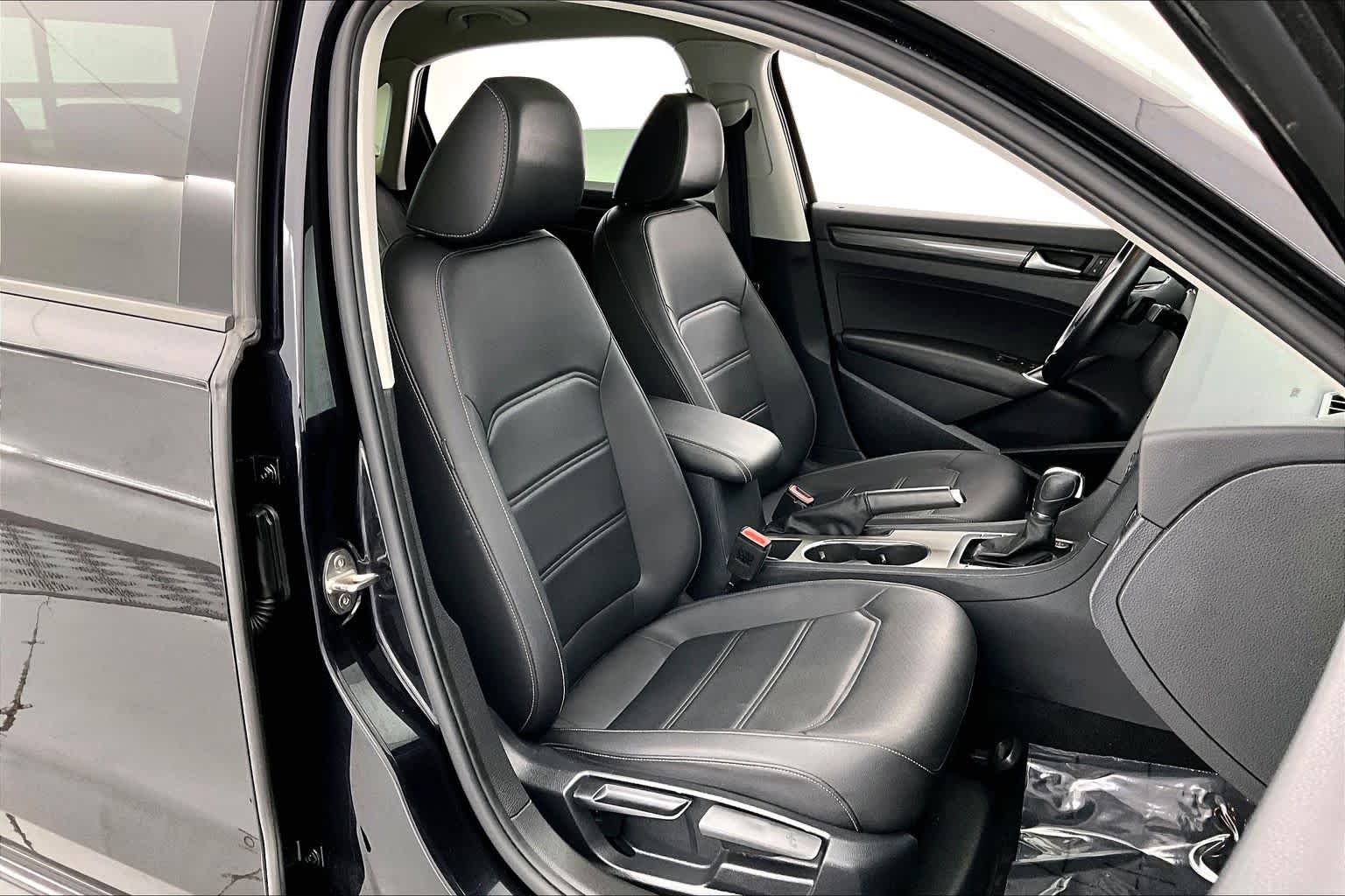 Thumbnail: 2020 Volkswagen Passat - 14