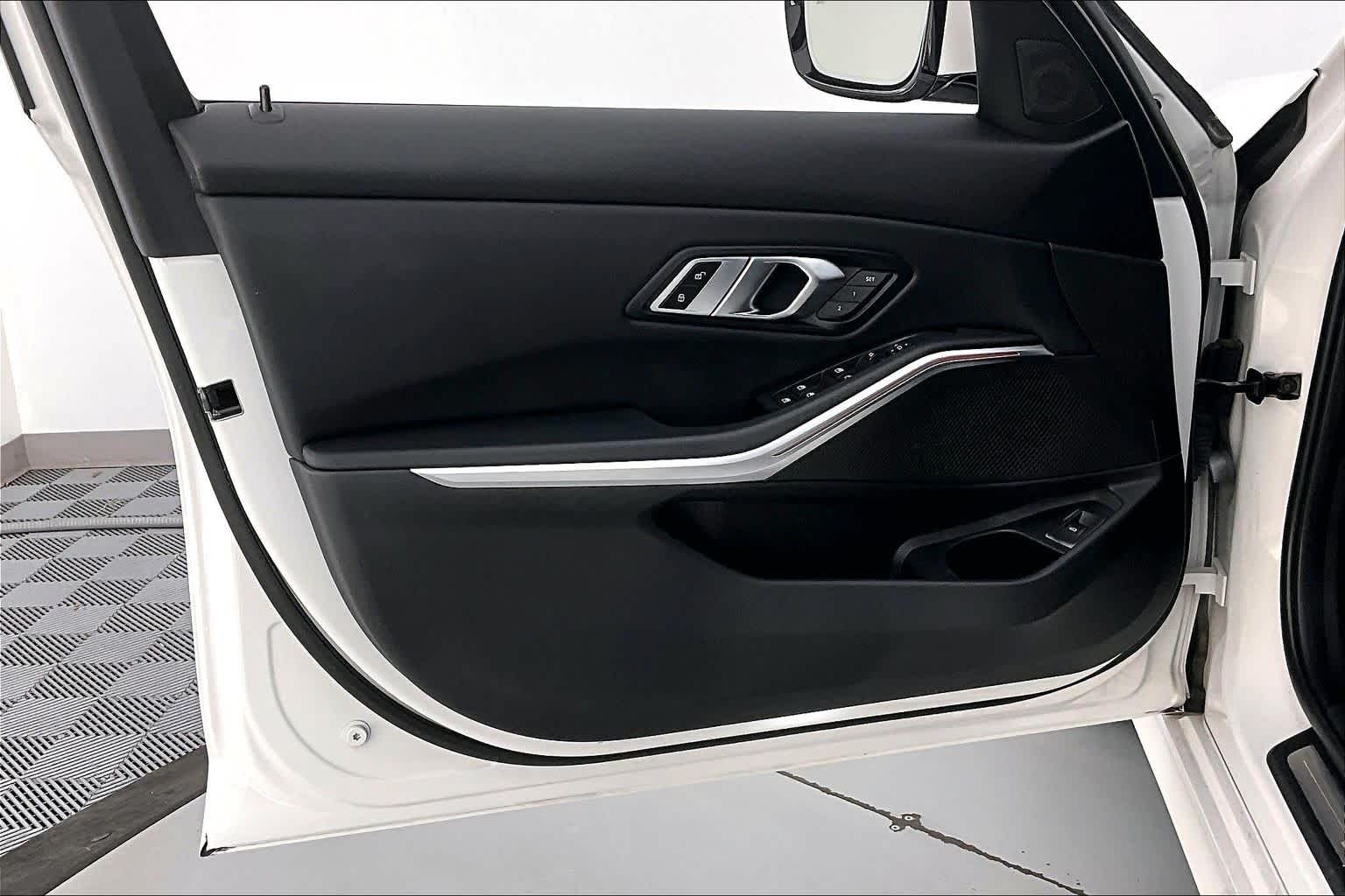 Thumbnail: 2022 BMW 3 Series - 23