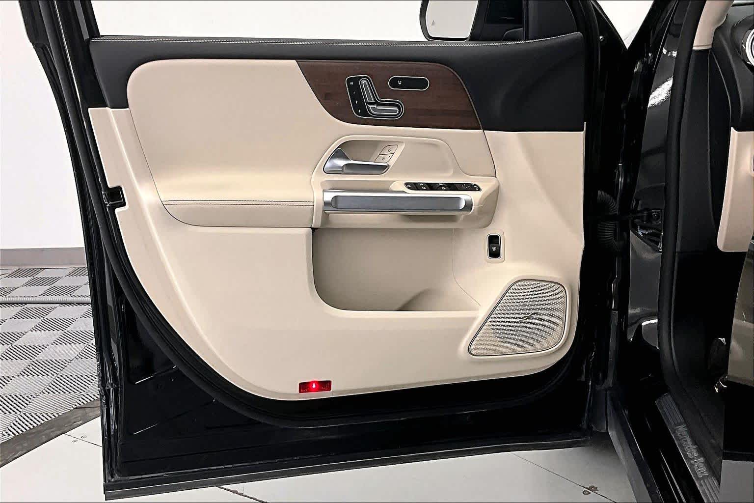 Thumbnail: 2023 Mercedes-Benz GLB - 23