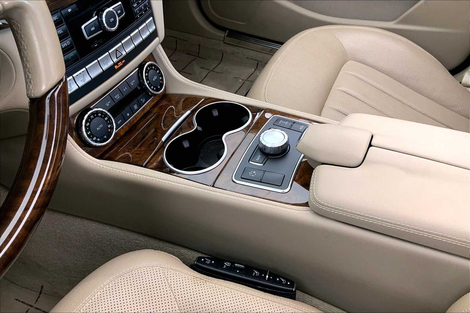Thumbnail: 2012 Mercedes-Benz CLS - 17