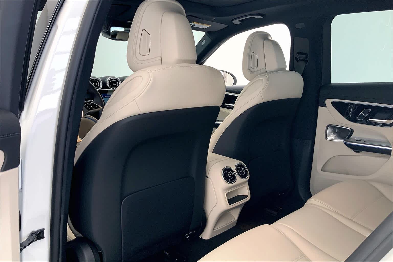 Thumbnail: 2025 Mercedes-Benz GLC - 12