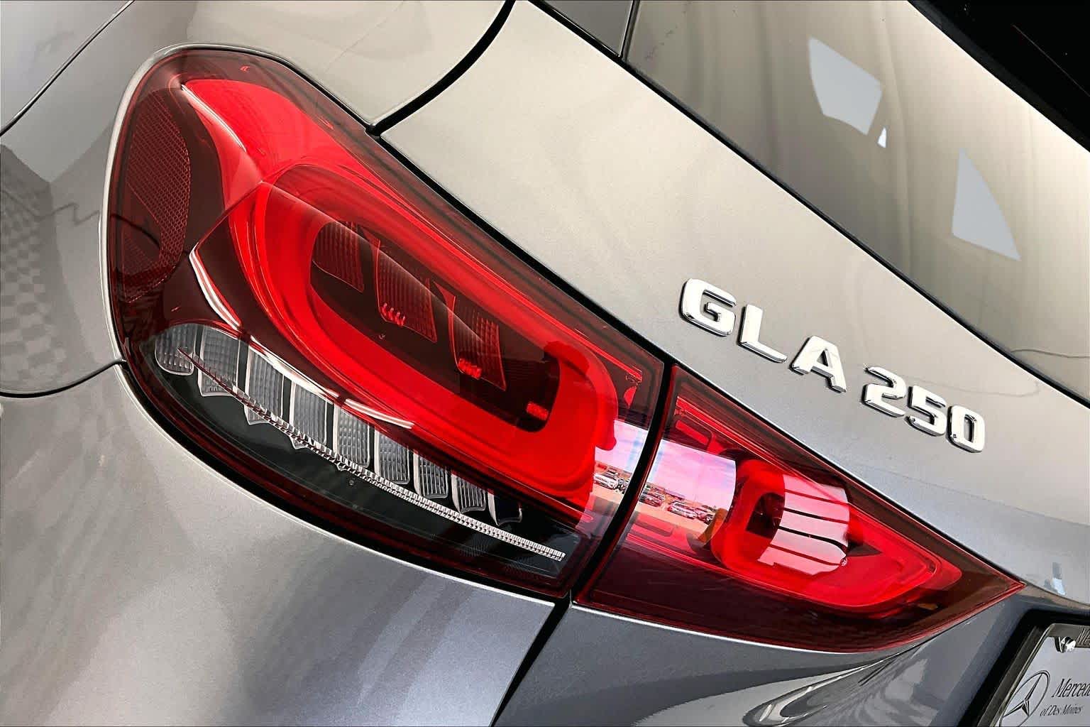 Thumbnail: 2021 Mercedes-Benz GLA - 24