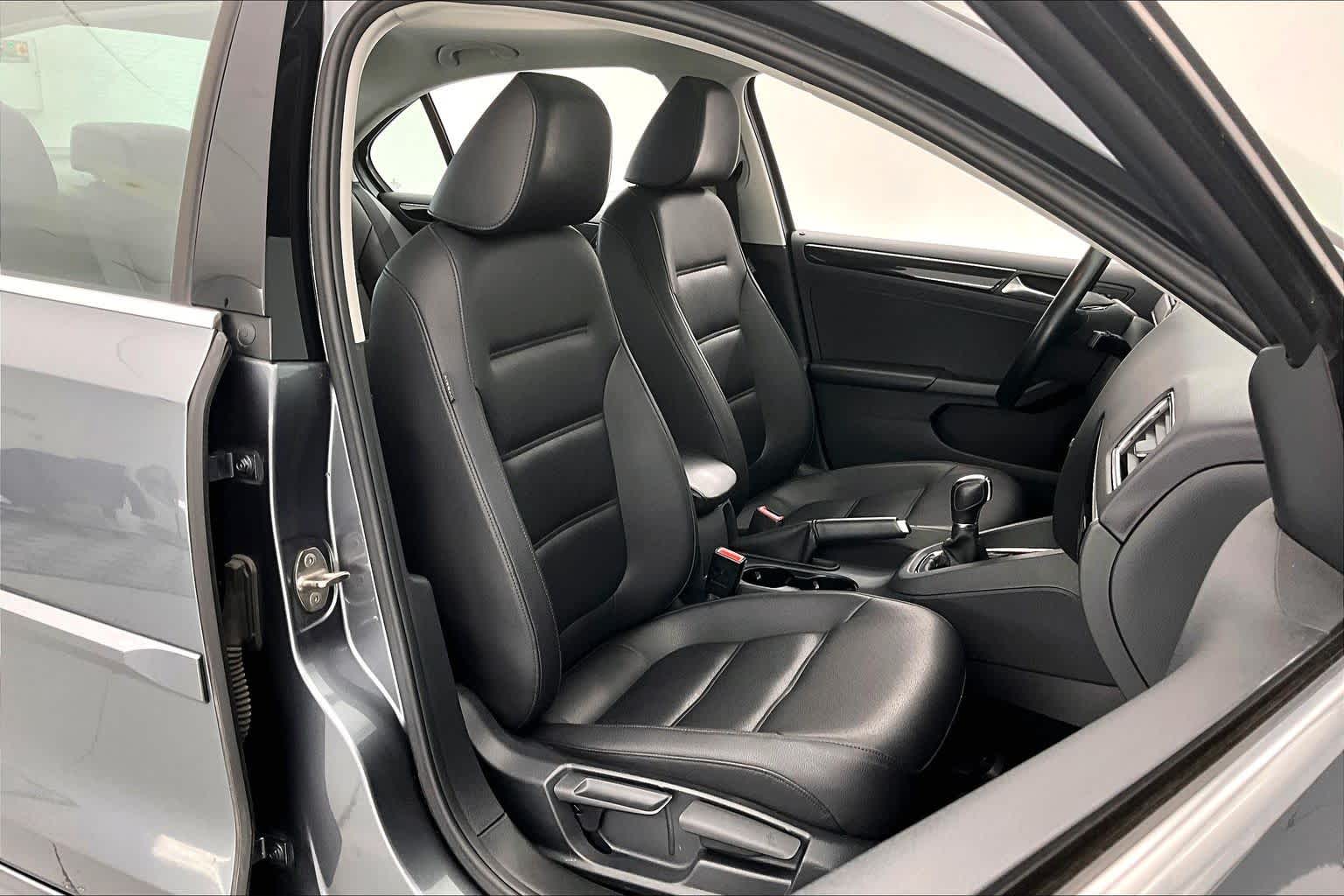 Thumbnail: 2016 Volkswagen Jetta - 14