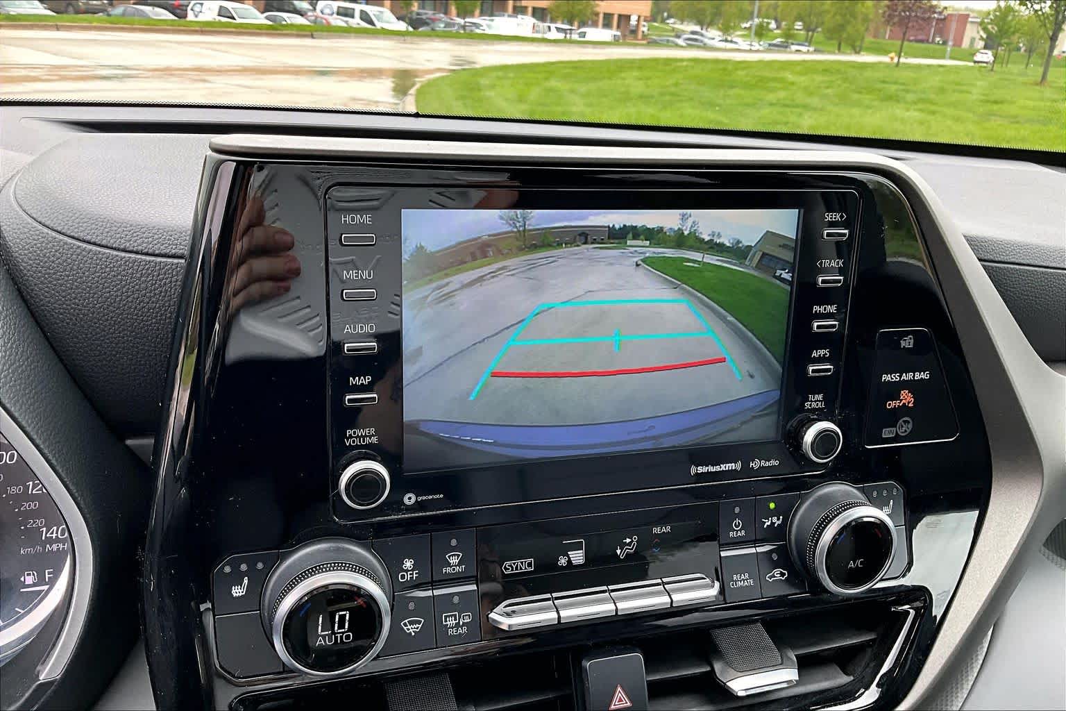 Thumbnail: 2022 Toyota Highlander - 21