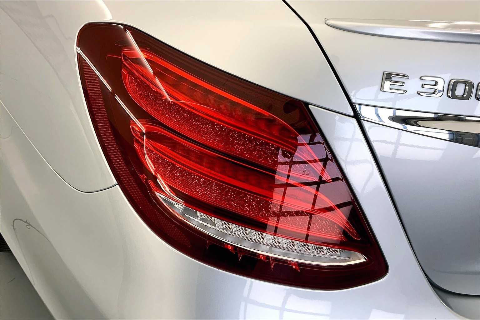 Thumbnail: 2017 Mercedes-Benz E-Class - 24