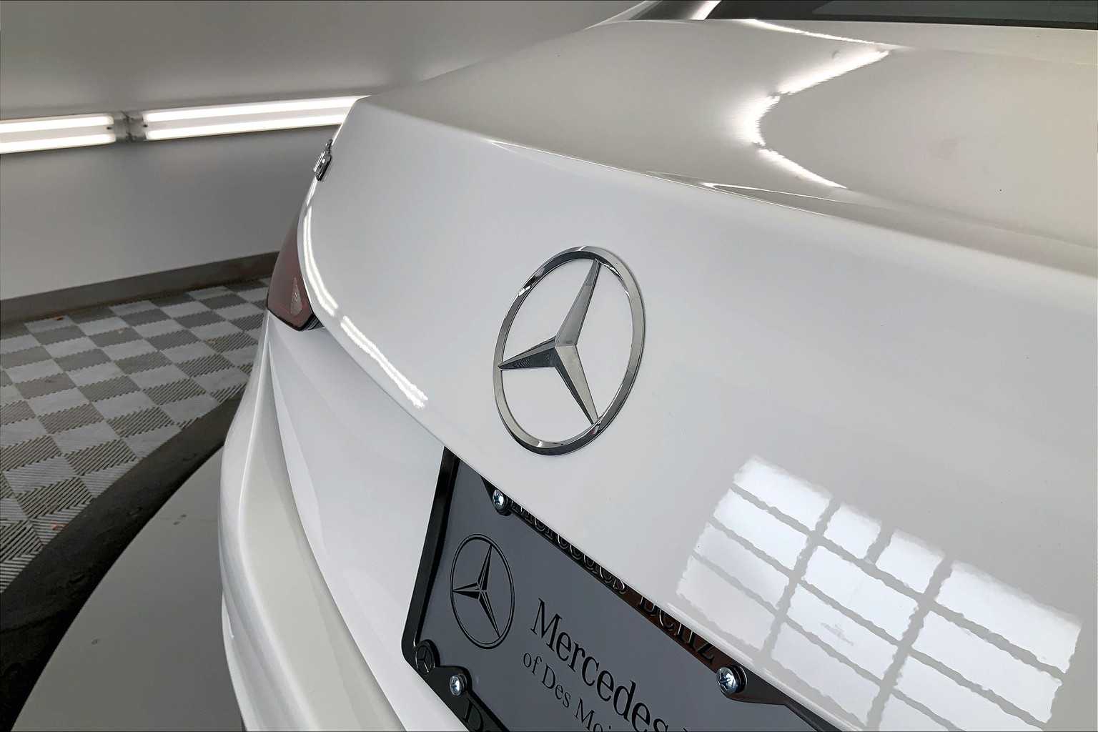 Thumbnail: 2025 Mercedes-Benz C-Class - 22