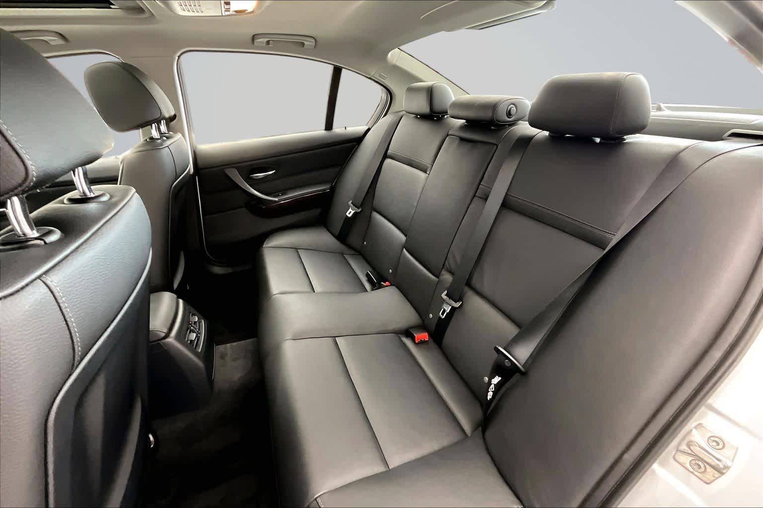 Thumbnail: 2011 BMW 3 Series - 13