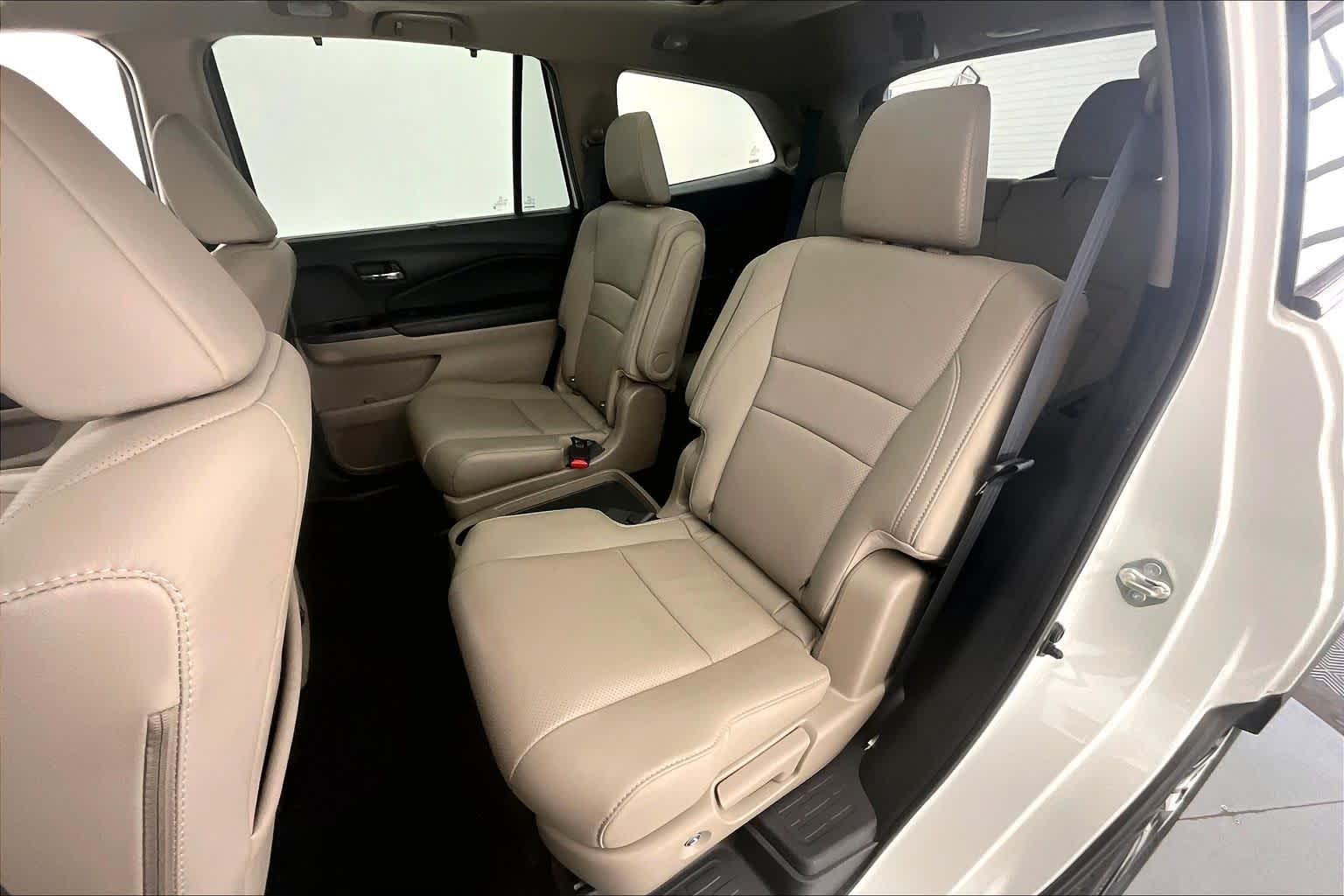 Thumbnail: 2019 Honda Pilot - 13