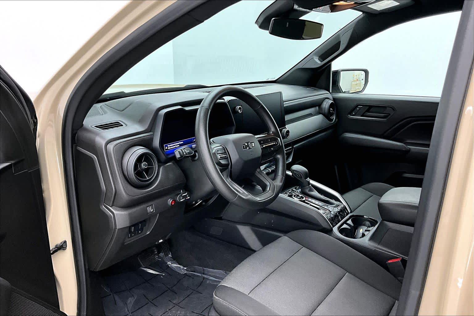Thumbnail: 2023 Chevrolet Colorado - 2
