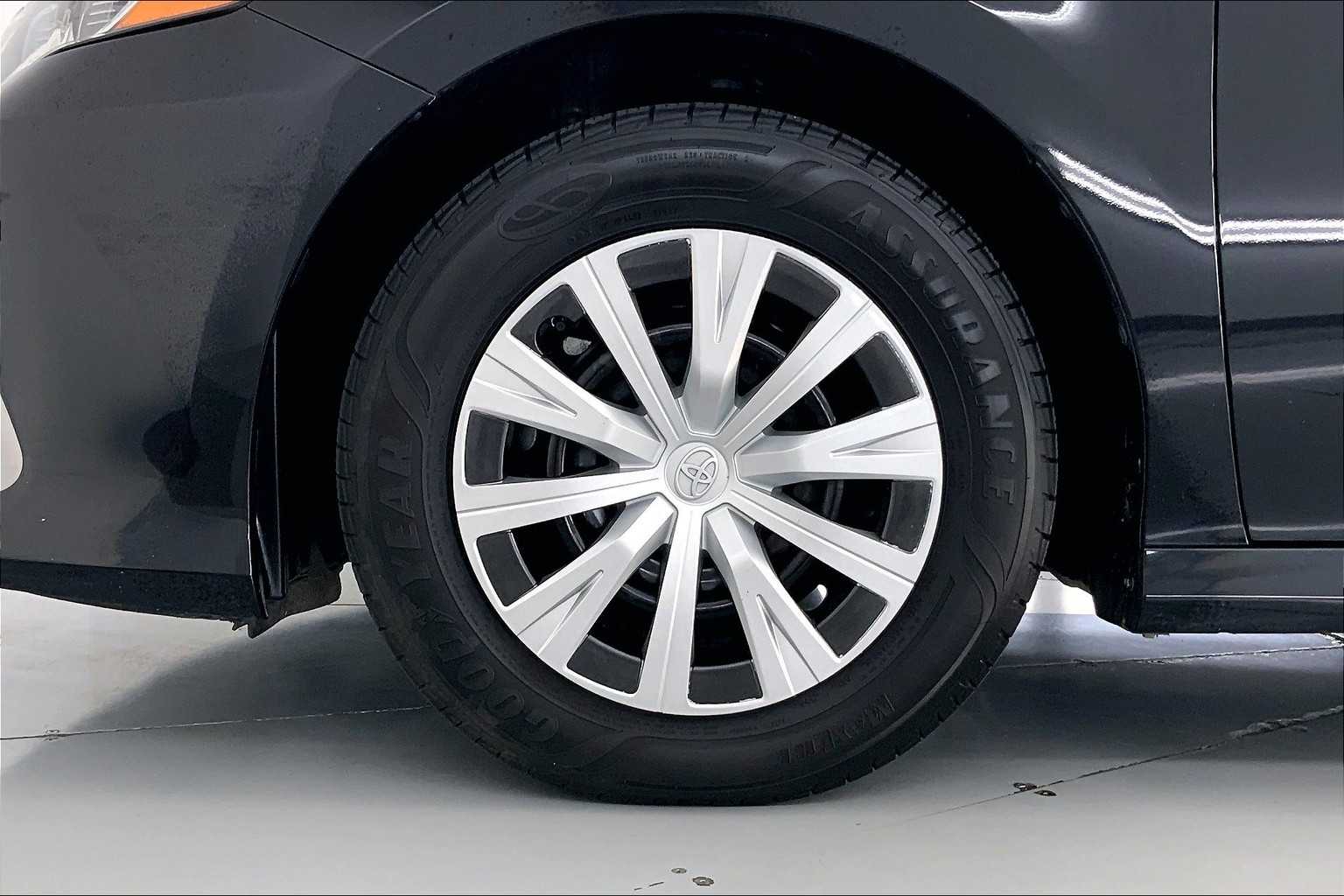 Thumbnail: 2022 Toyota Camry - 8