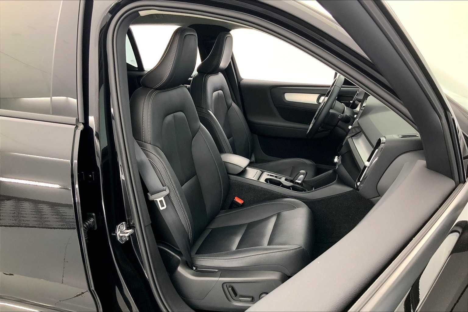 Thumbnail: 2020 Volvo XC40 - 14