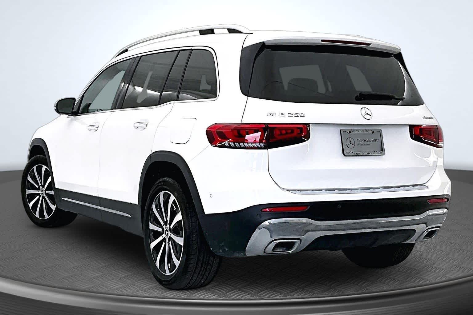 Thumbnail: 2022 Mercedes-Benz GLB - 4