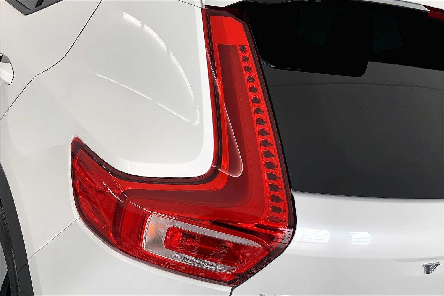 2021 Volvo XC40 T5 Momentum 25