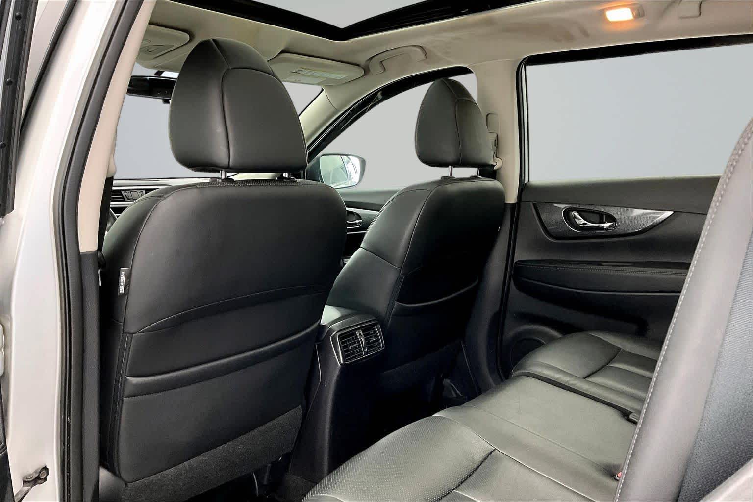 Thumbnail: 2015 Nissan Rogue - 12
