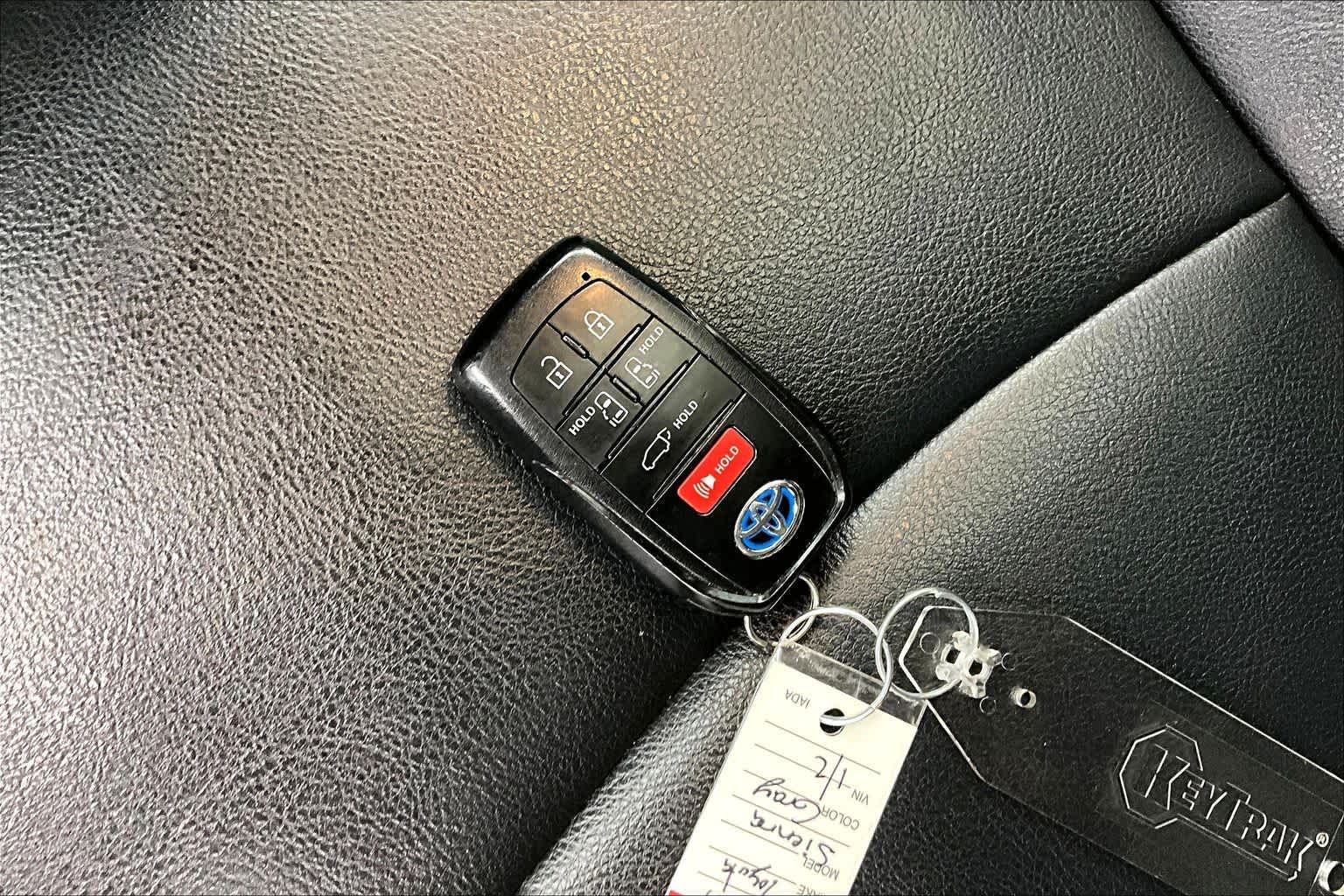 Thumbnail: 2021 Toyota Sienna - 19