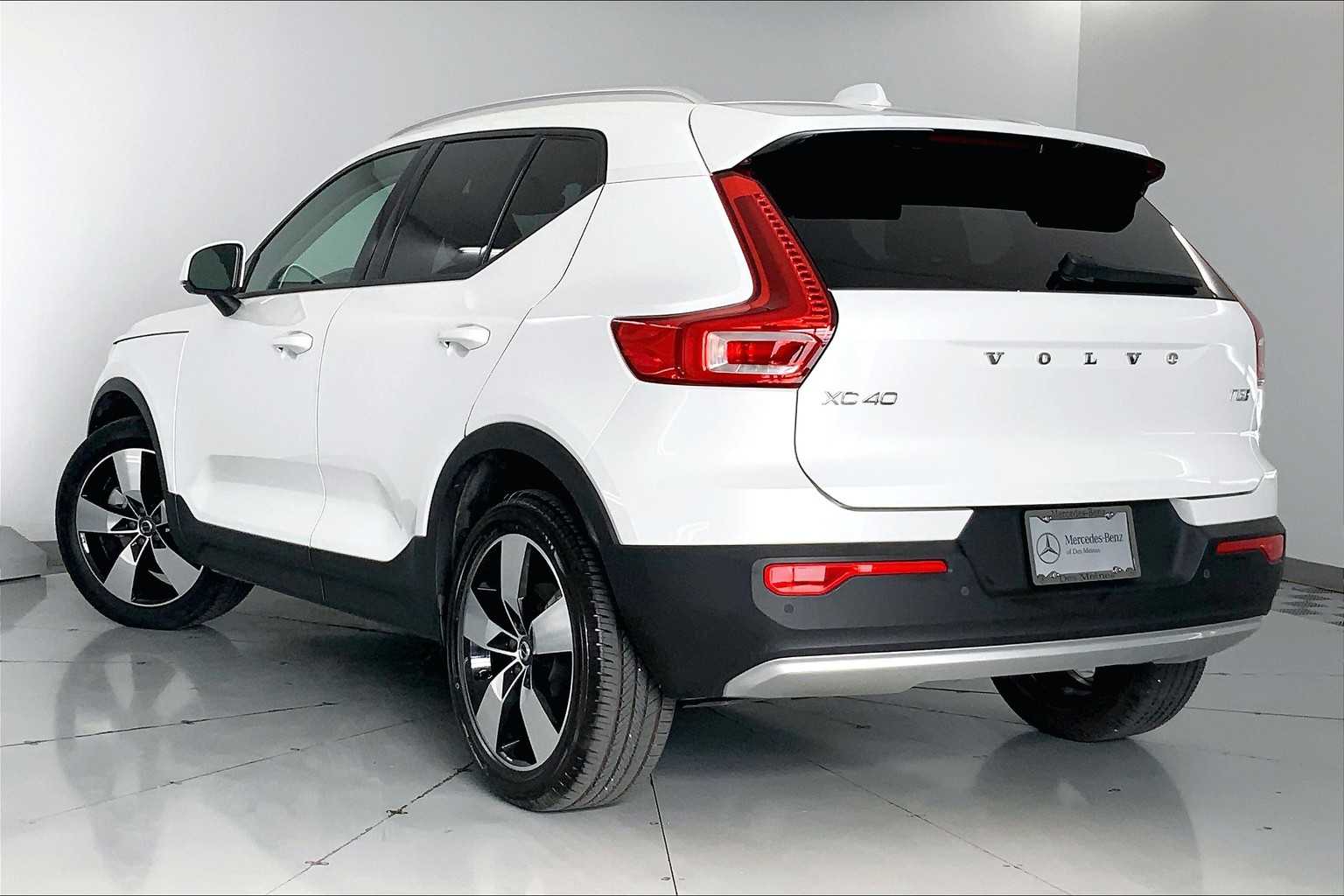 2021 Volvo XC40 T5 Momentum 4