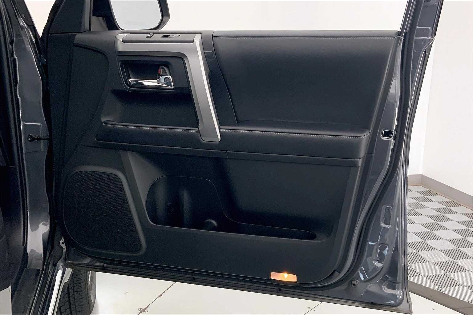 Thumbnail: 2021 Toyota 4Runner - 24