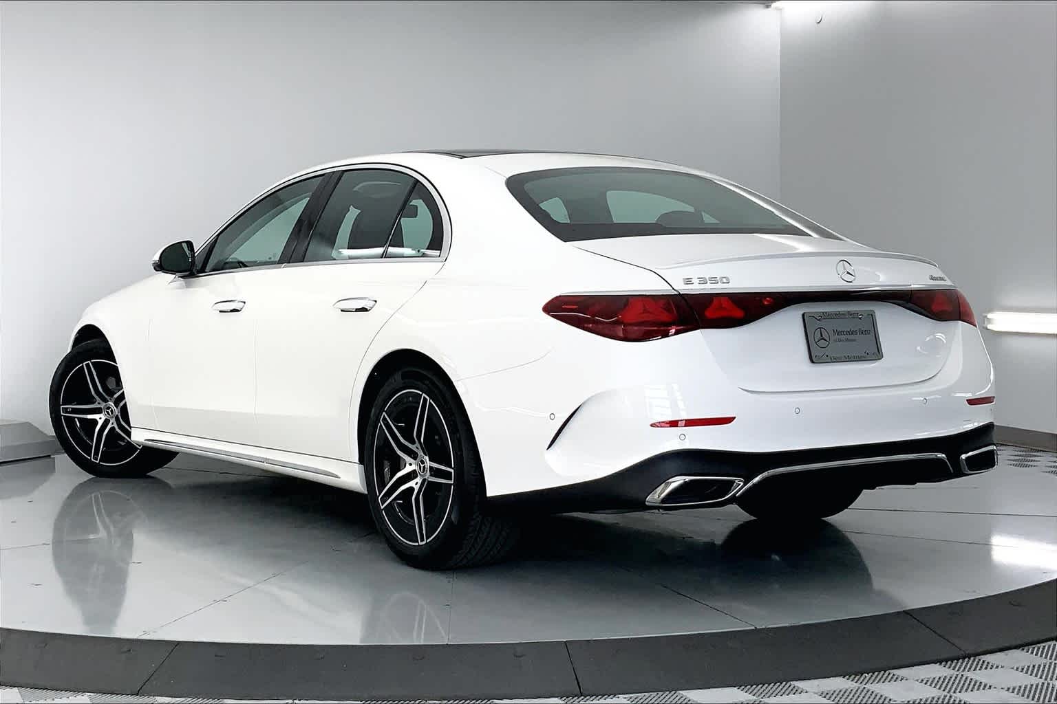 Thumbnail: 2025 Mercedes-Benz E-Class - 4