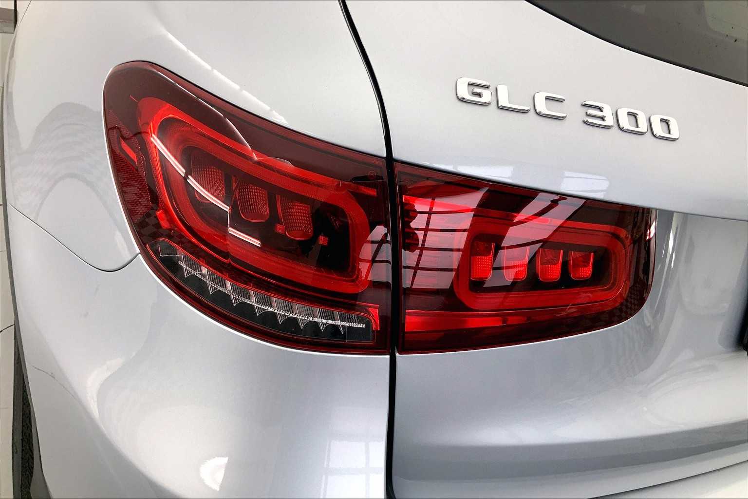 Thumbnail: 2022 Mercedes-Benz GLC - 25