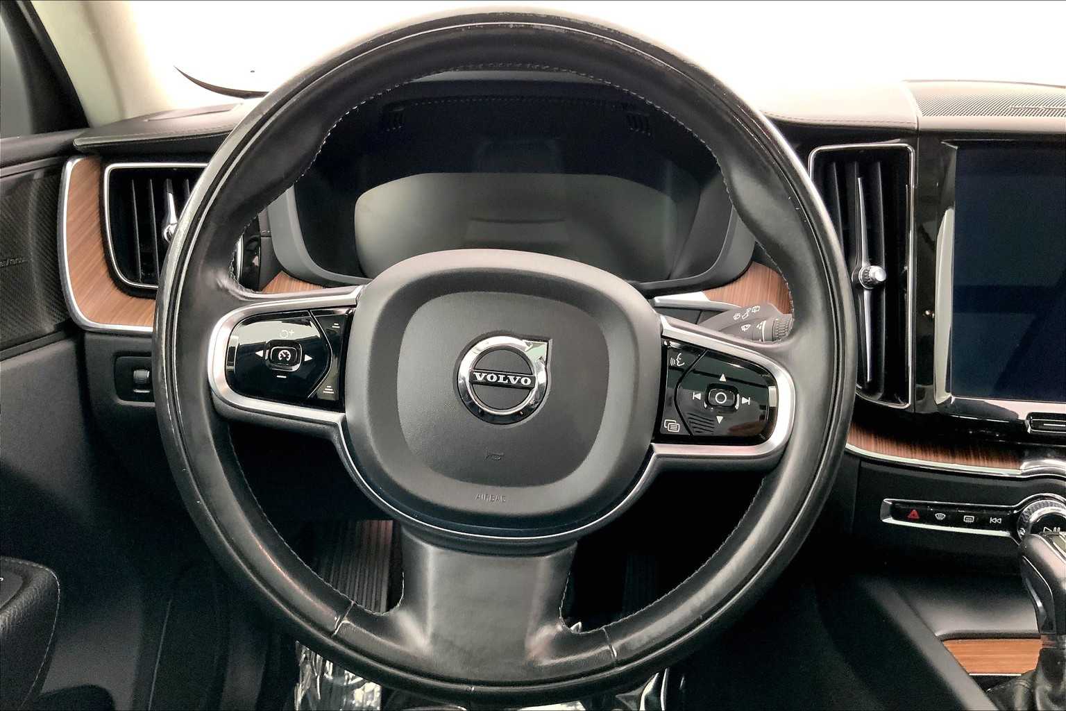 Thumbnail: 2019 Volvo XC60 - 15