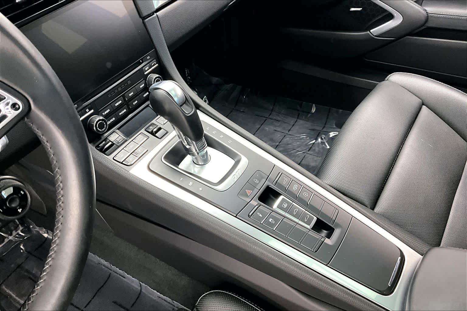 Thumbnail: 2017 Porsche 911 - 16