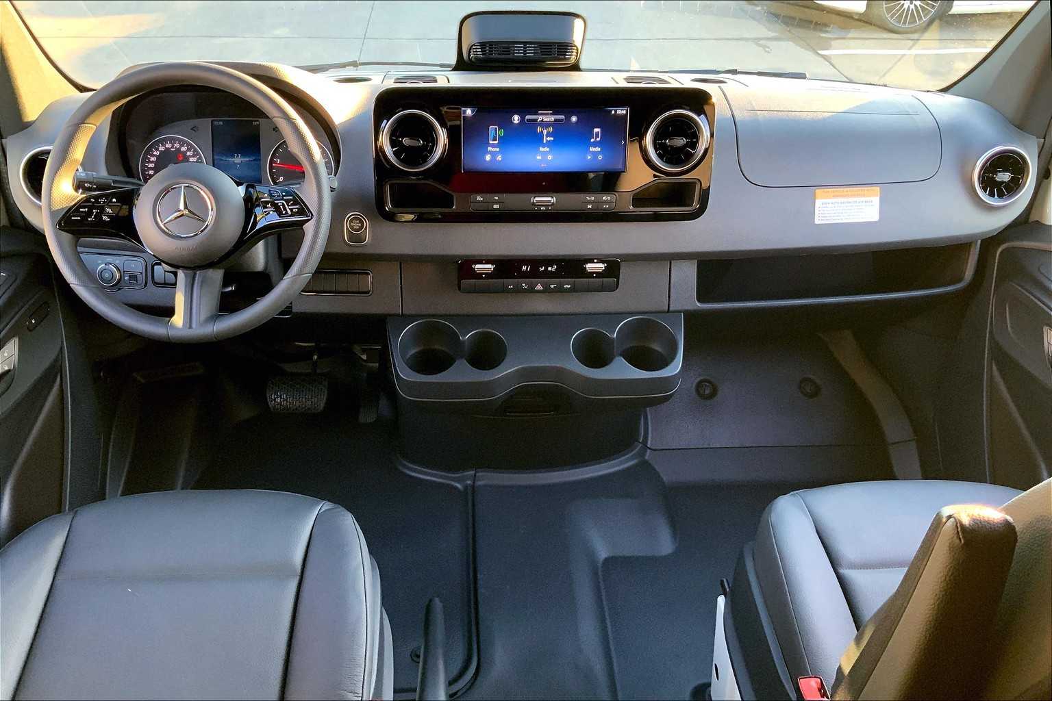 2025 Mercedes-Benz Sprinter 2500 10