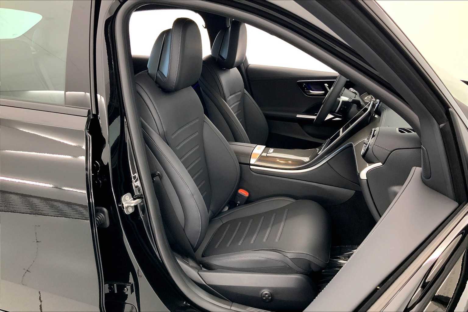 Thumbnail: 2025 Mercedes-Benz C-Class - 14