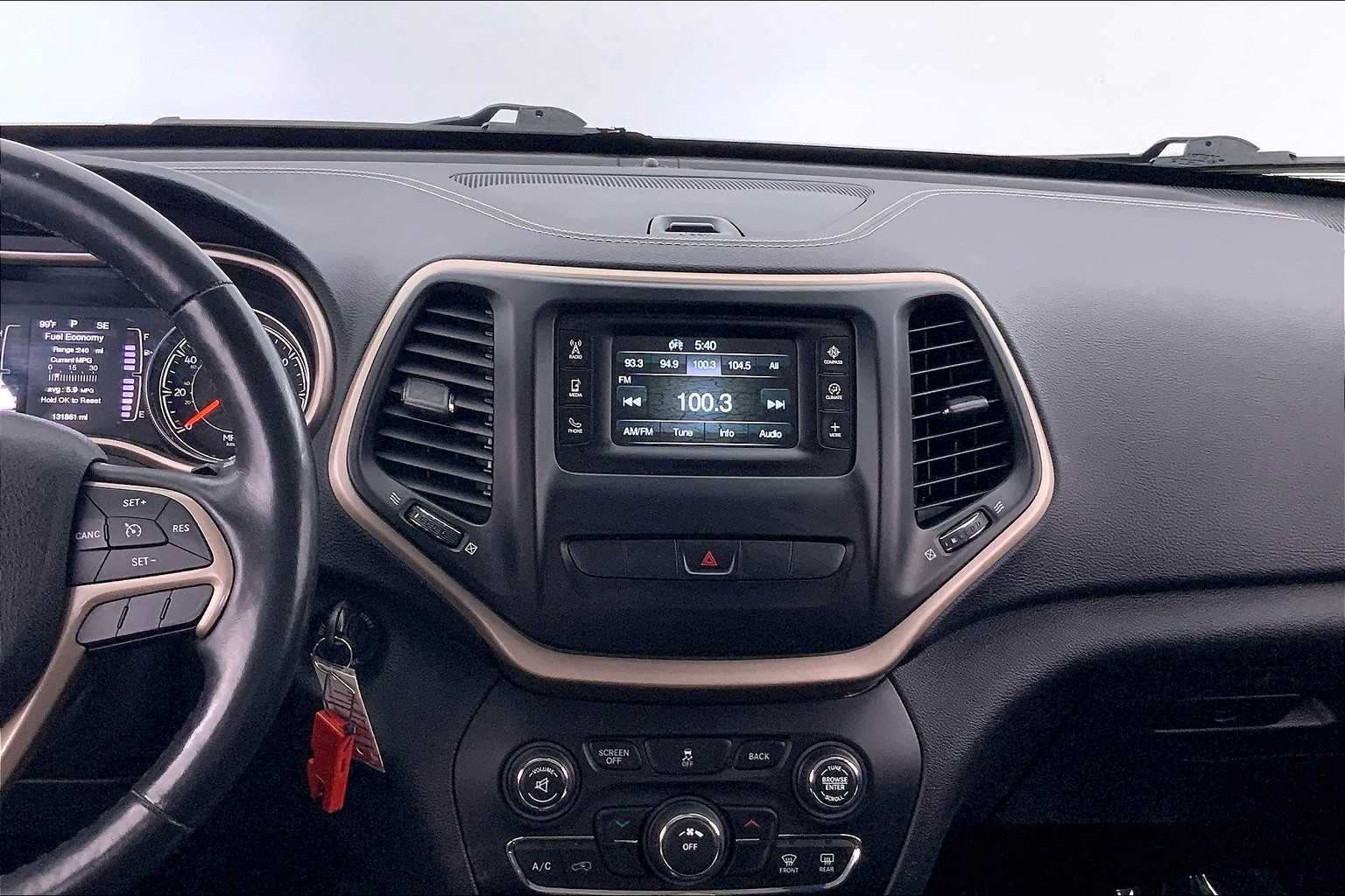Thumbnail: 2015 Jeep Cherokee - 16