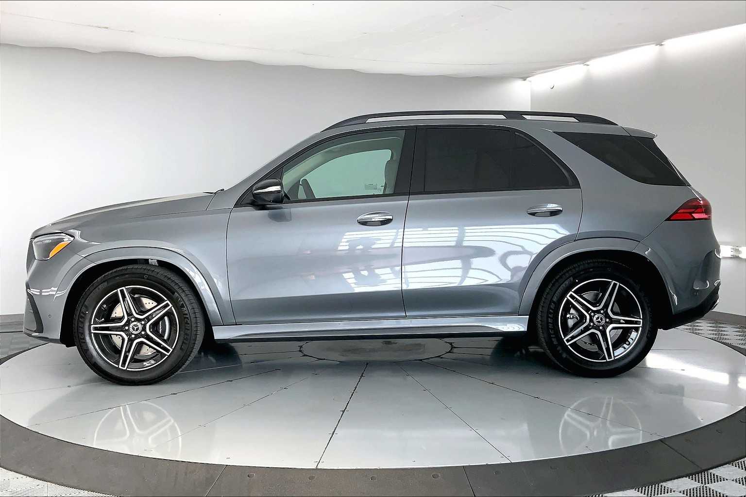 Thumbnail: 2026 Mercedes-Benz GLE - 3