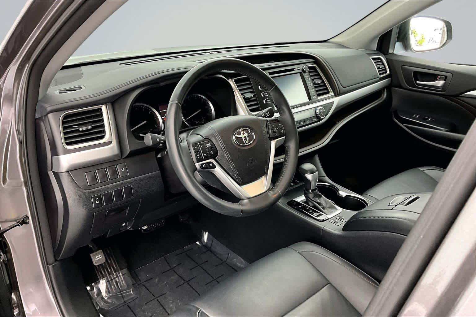 Thumbnail: 2016 Toyota Highlander - 2