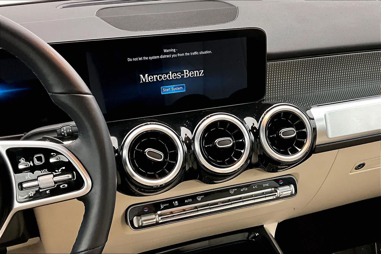Thumbnail: 2022 Mercedes-Benz GLB - 16