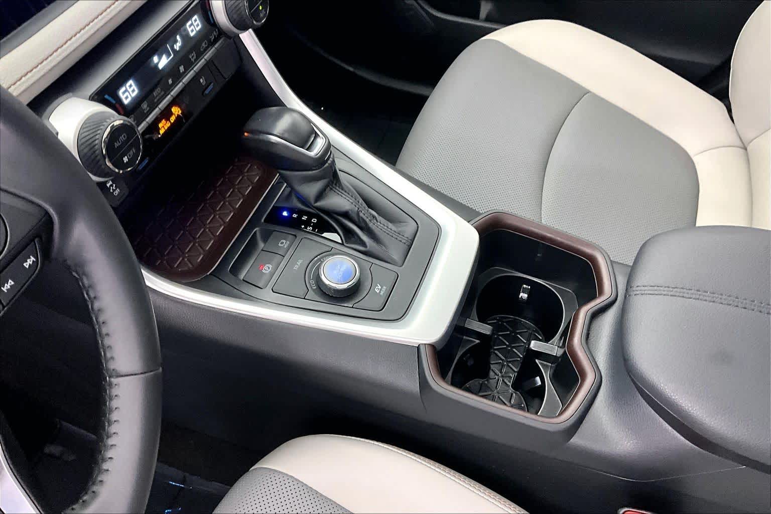 Thumbnail: 2023 Toyota RAV4 - 17