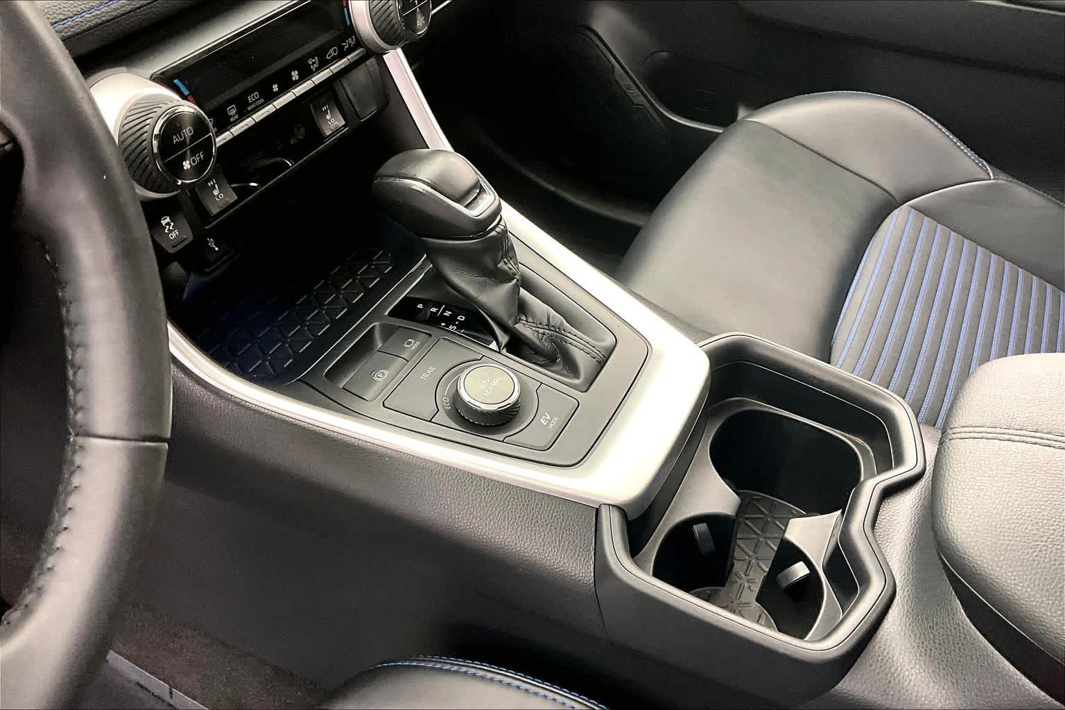 Thumbnail: 2020 Toyota RAV4 - 17