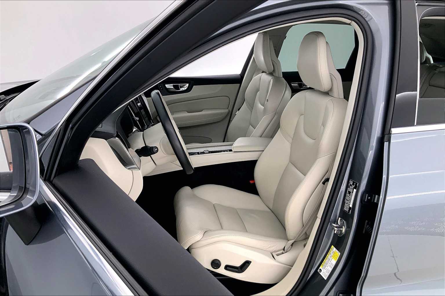 Thumbnail: 2018 Volvo XC60 - 11