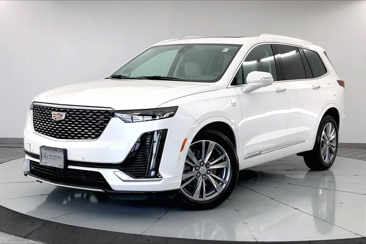 Thumbnail: 2022 Cadillac XT6 - 1