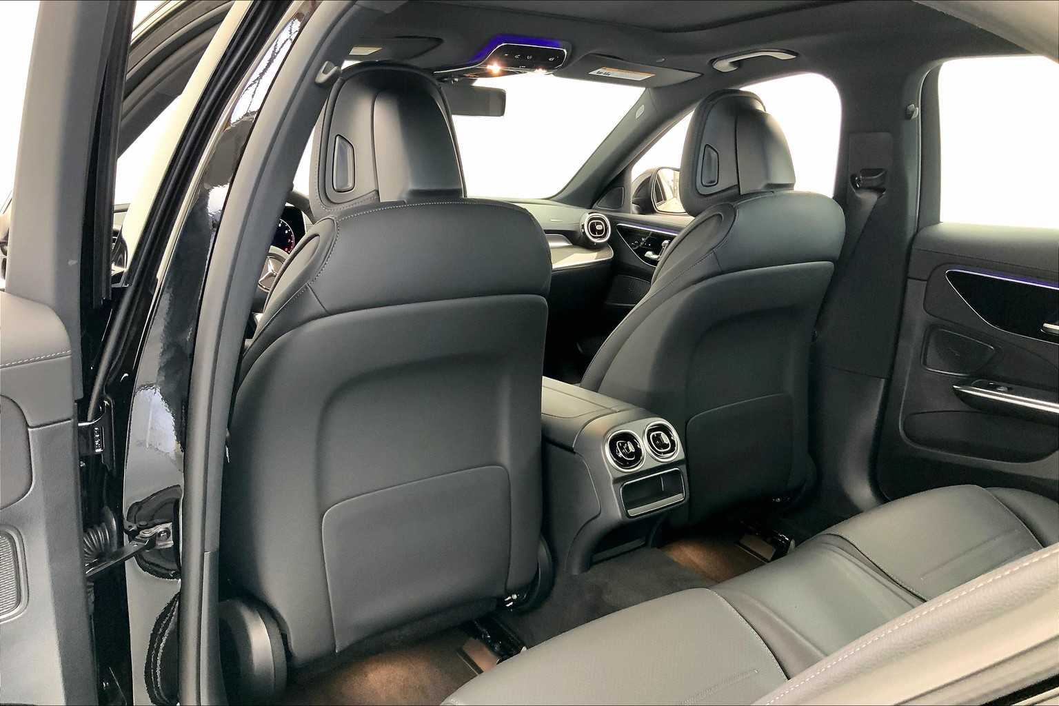 Thumbnail: 2025 Mercedes-Benz C-Class - 12