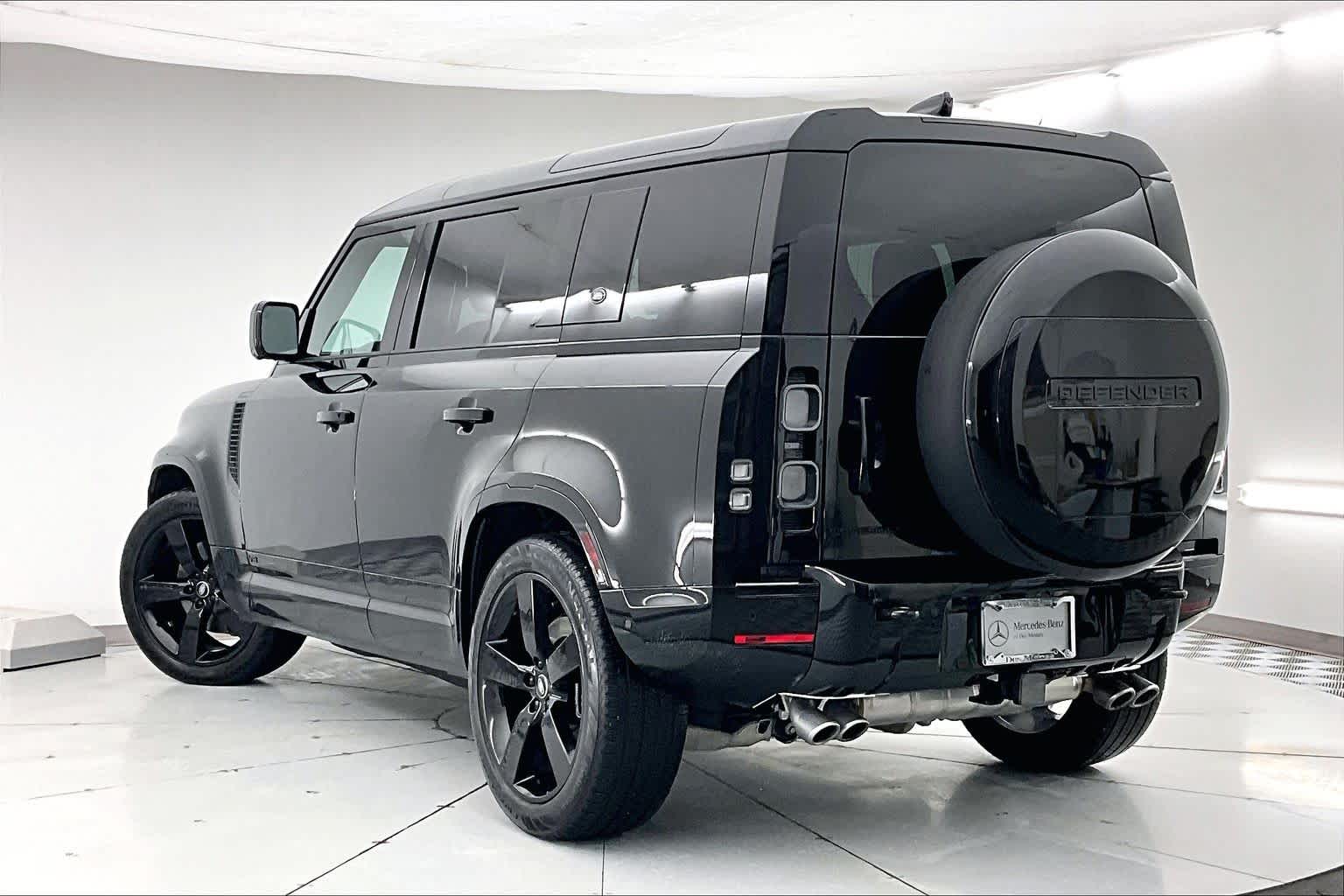 Thumbnail: 2024 Land Rover Defender - 4