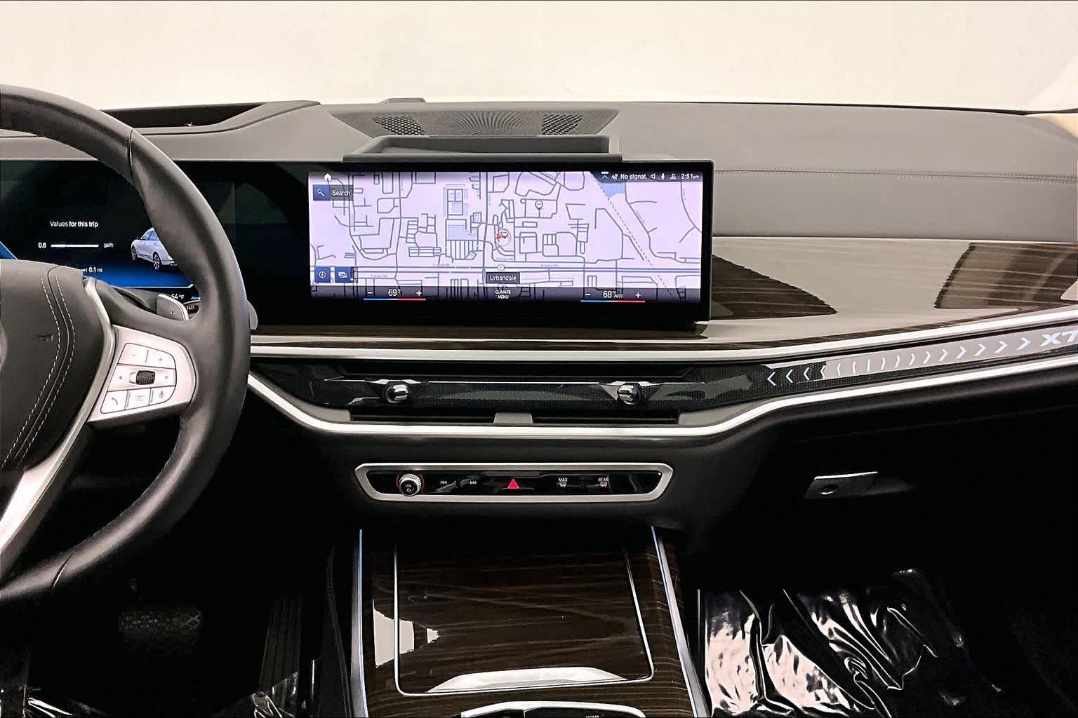 Thumbnail: 2023 BMW X7 - 16