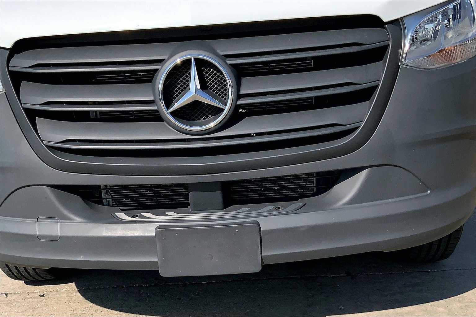 Thumbnail: 2024 Mercedes-Benz Sprinter - 22