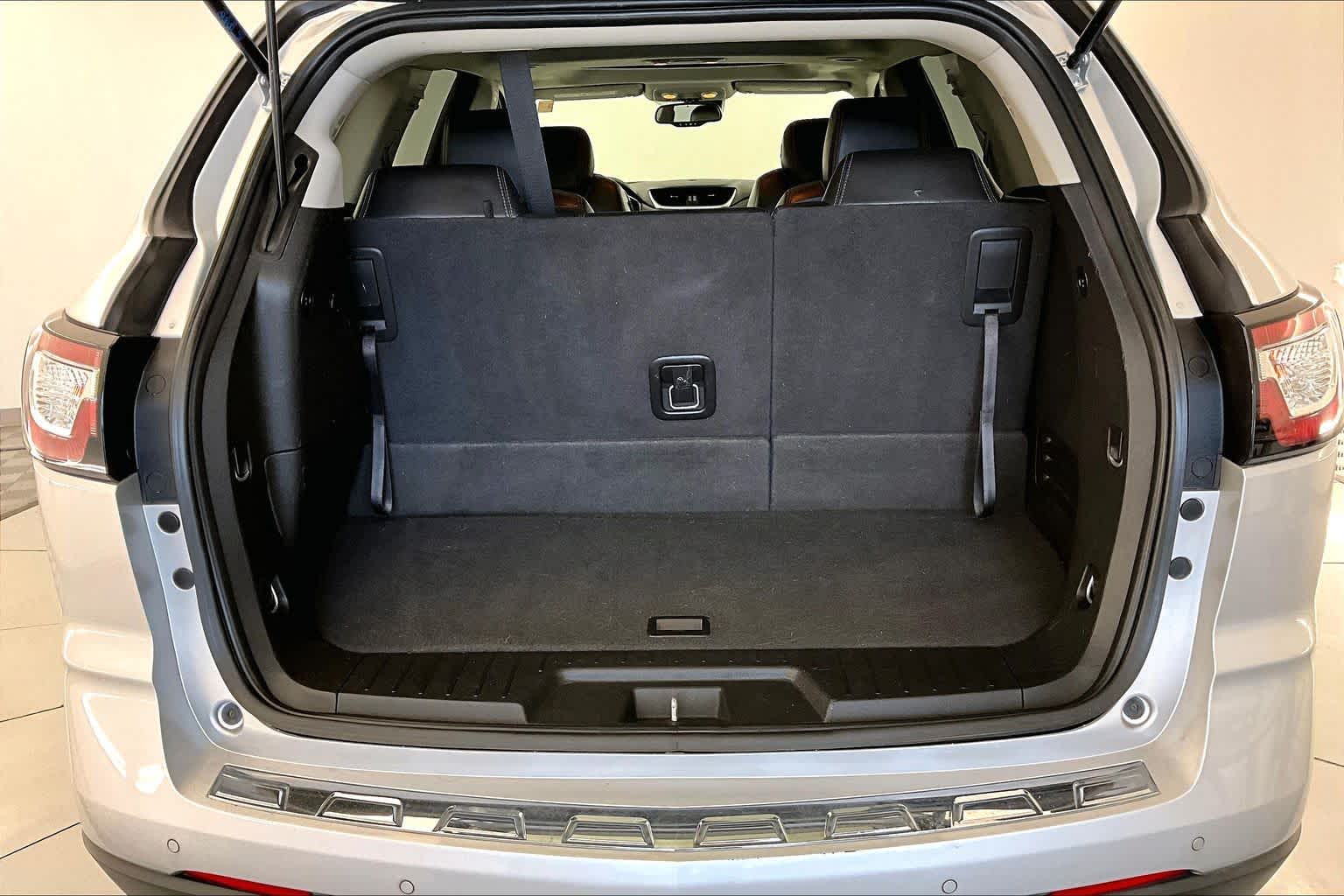 Thumbnail: 2017 Chevrolet Traverse - 19